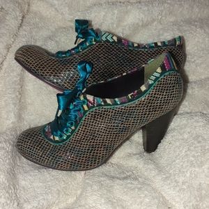 Poetic license heels